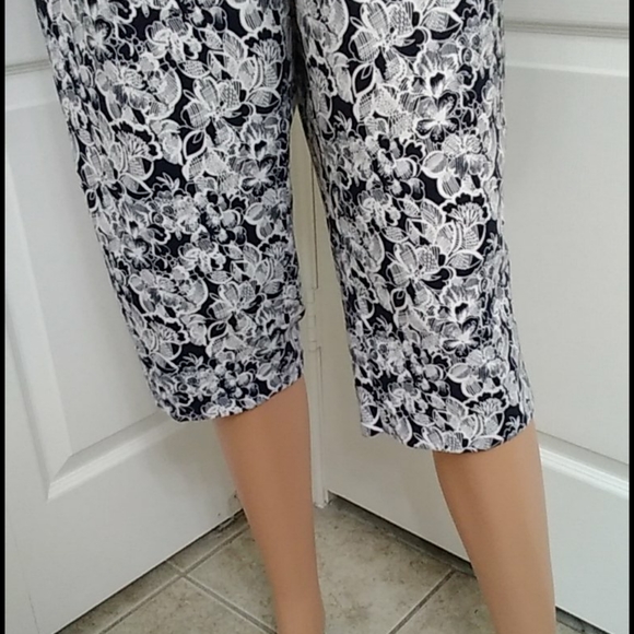 Floral Capri Pants with Pockets by Alia Petite - Picture 4 of 14